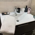 «la Source De Valaura » De L'eau A L'or Apartment