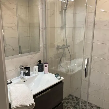 «la Source De Valaura » De L'eau A L'or Apartment