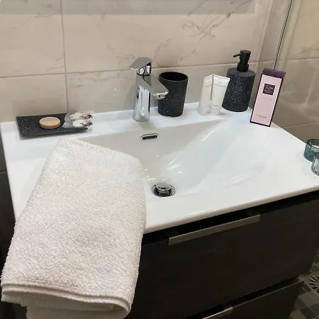«la Source De Valaura » De L'eau A L'or Apartment