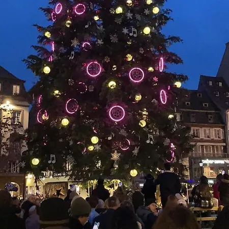 «la Source De Valaura » De L'eau A L'or Straßburg